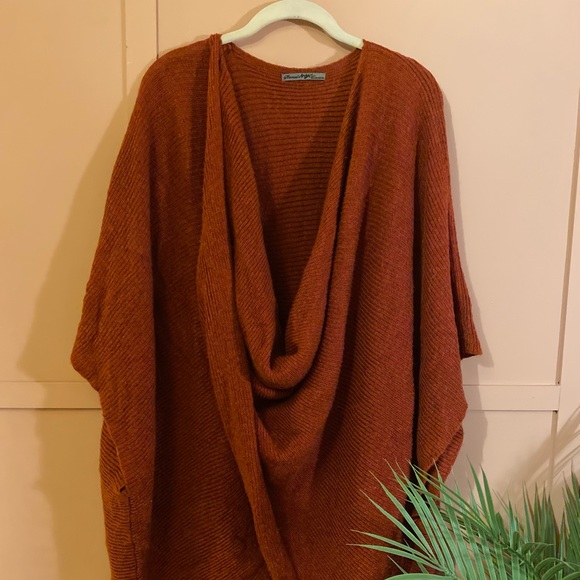 Sweaters - Wide sleeve large sweater
